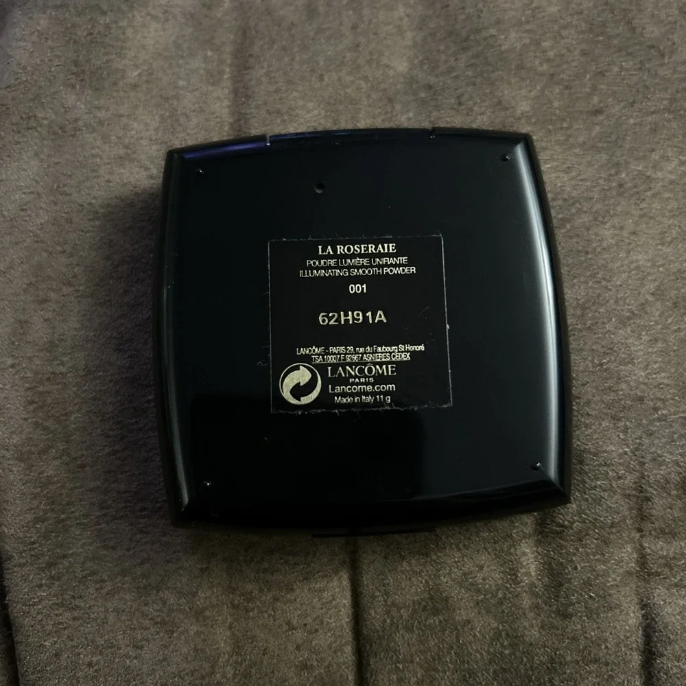 Lancome La Roseraie‎ Illuminating Smooth Powder 001
